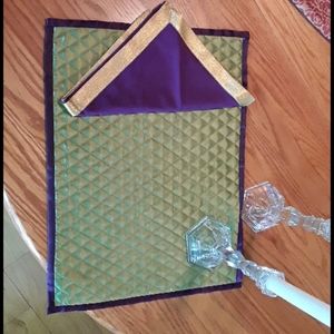 Pier 1 green and purple dining placemats &napkins